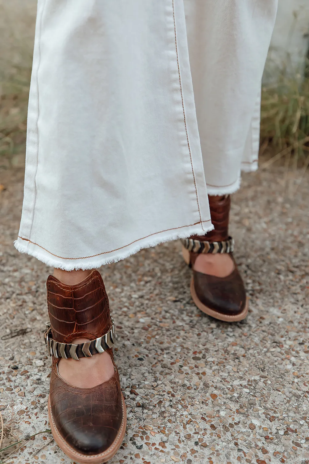 Light Washed Fly Flare Jeans