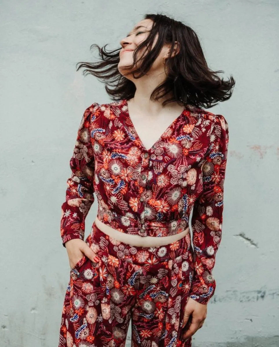Vintage Victoire Birds of North America Rayadito Top (Burgundy Flower Burst) - 6